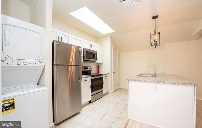 Building Photo - 11 Cranbury Rd