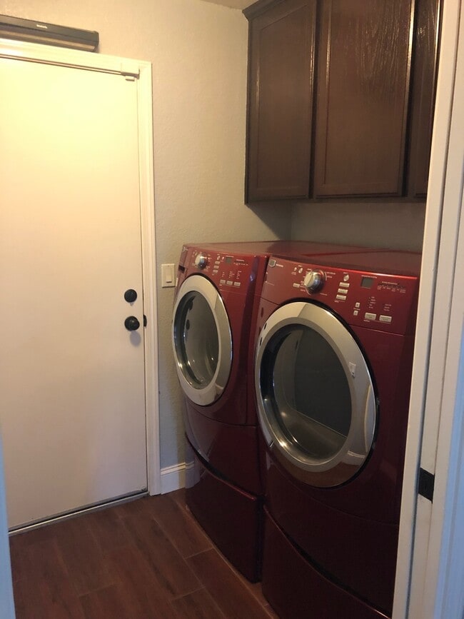 Building Photo - 3 BED 2 BATH HOME W/ UPGRADES ON CUL-DE-SAC