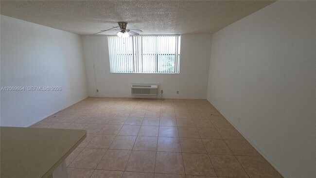 Building Photo - 2501 Riverside Dr