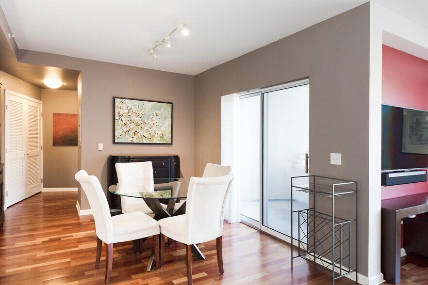 Building Photo - 140 S Van Ness Ave