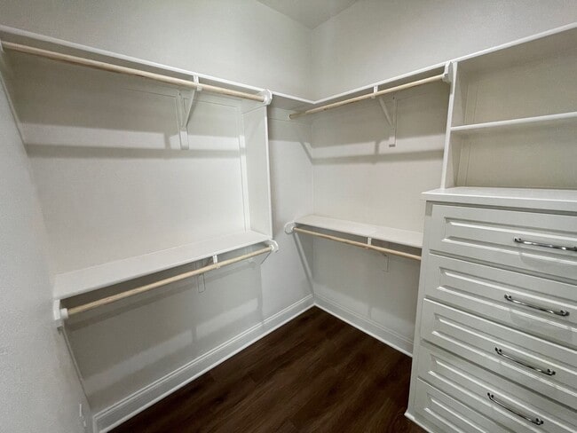 Building Photo - Beautifully Maintained New Build in Midway...