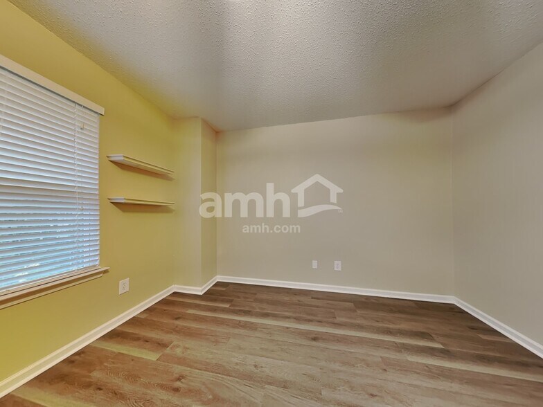 Building Photo - 13 Holly Springs Cir