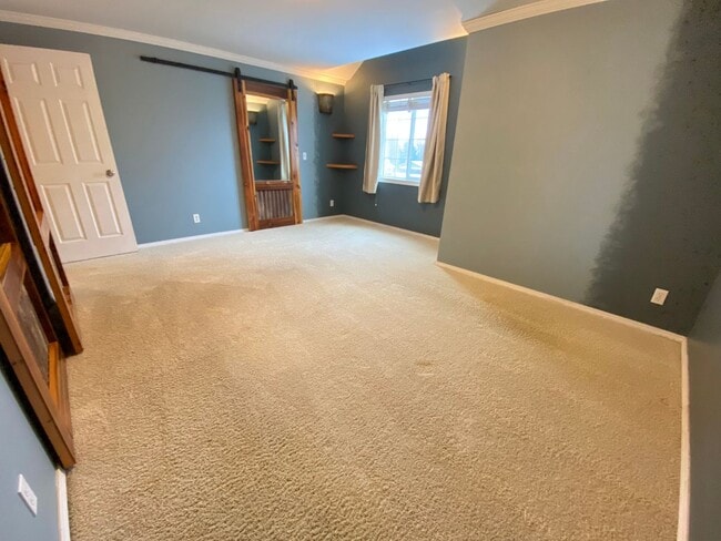 Building Photo - Beautiful 3 Bedroom Home with Custom Touches!