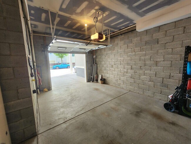 Building Photo - 7801 Atlantic Ave