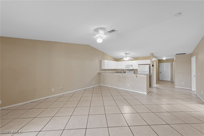 Building Photo - 841 SE 8th Terrace