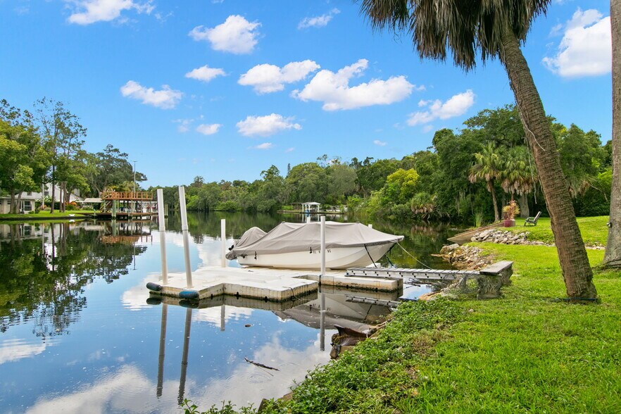 Building Photo - 1420 Alicia Ave