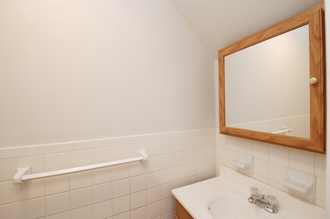 Building Photo - 77 Webb Ave