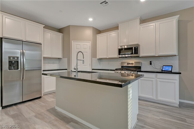 Building Photo - 41 Lomita Heights Dr