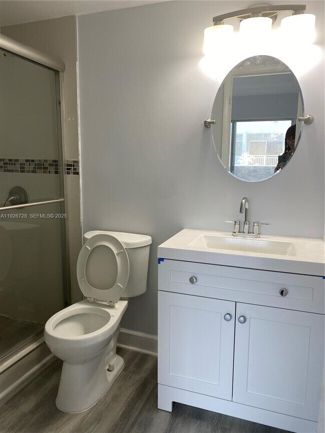 Building Photo - 9375 Fontainebleau Blvd