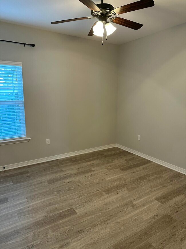 Building Photo - 202 Spencer Pl