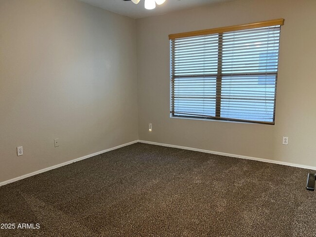 Building Photo - 10422 E Bramble Ave