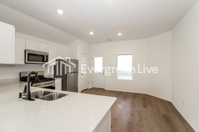 Building Photo - 3916 Olivia St