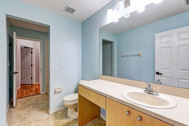 Building Photo - Spacious 4-Bedroom Home in Rivercrest, Riv...