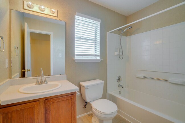 Building Photo - 17202 Ardisia Dr