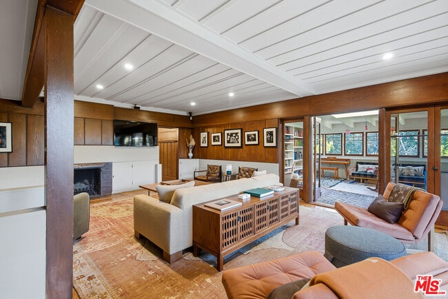 Building Photo - 2049 Oakstone Way