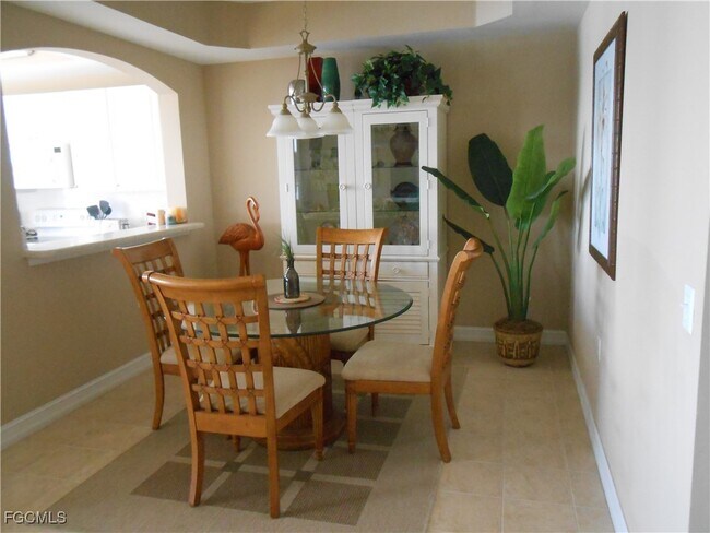 Building Photo - 10720 Ravenna Way