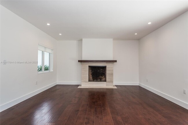 Building Photo - 640 Puerta Ave