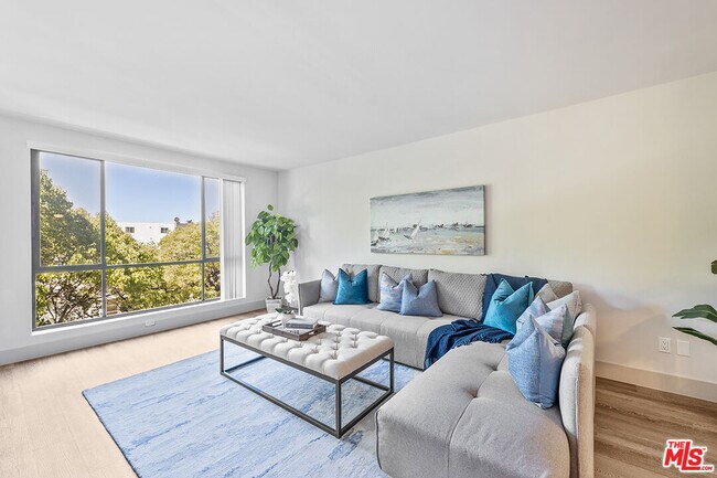 Building Photo - 821 3rd St