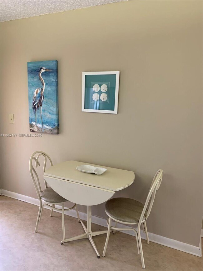 Building Photo - 8042 SE Villa Cir