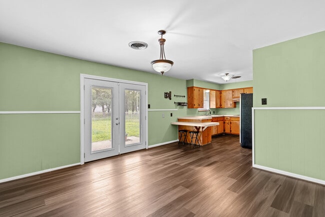 Building Photo - 326 S Barbara St