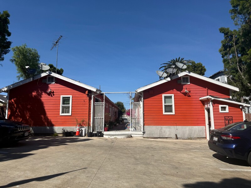 Building Photo - 359 W Amar St