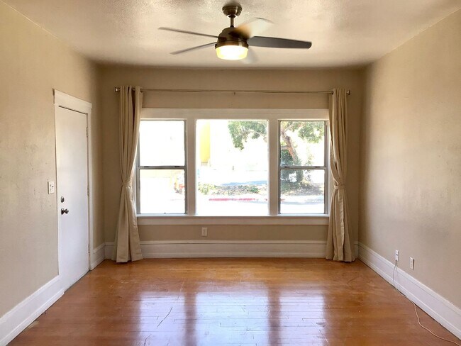 Building Photo - 1BD 1BA Point Loma Apartment - Hardwood Fl...