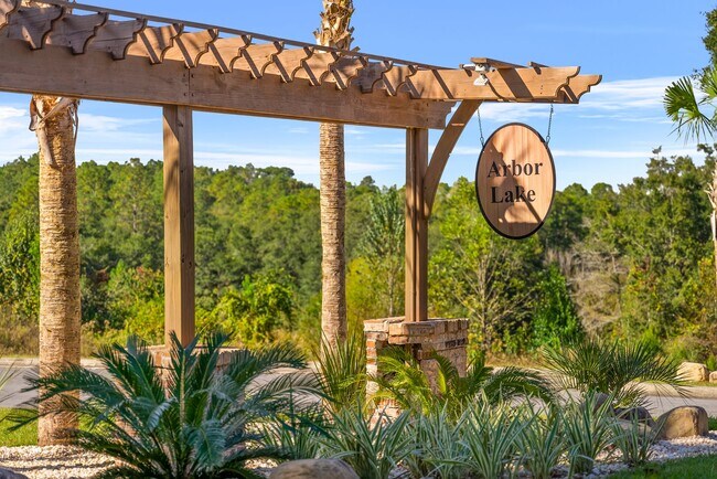 Building Photo - 820 Arbor Lake Dr