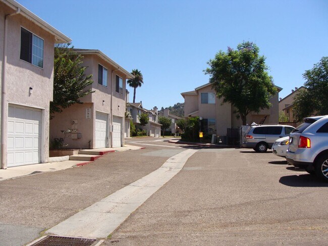 Building Photo - 1031 S Mollison Ave