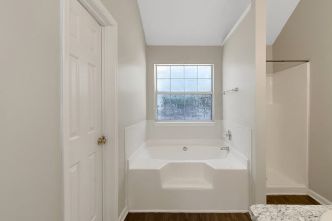 Building Photo - 2921 Russ Ln