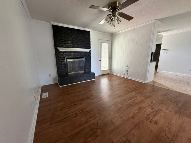 Building Photo - Charming 3 Bedroom, 2 Bathroom Home in Mus...