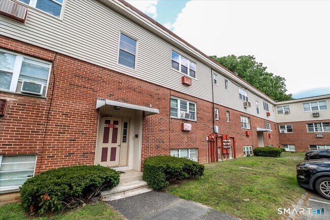 Building Photo - 96 Belair Dr