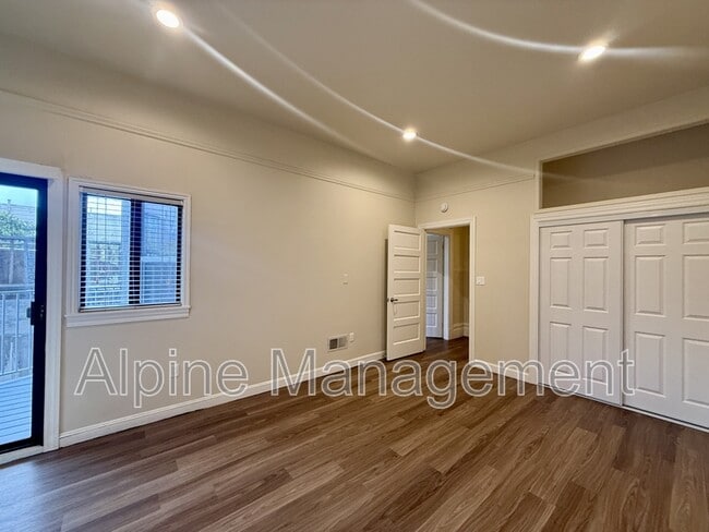 Building Photo - 274 4th Ave