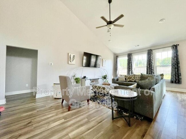 Building Photo - 501 Robinwood Pl