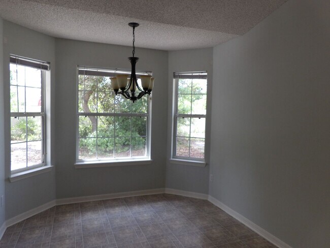 Building Photo - 4 Bedroom 2 Bath 2 Car Garage 2334 Sq Ft C...