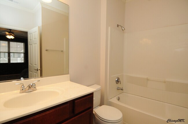 Building Photo - 2250 Aurora Dr