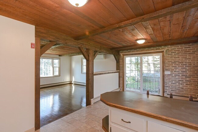 Building Photo - 110 Oswego St