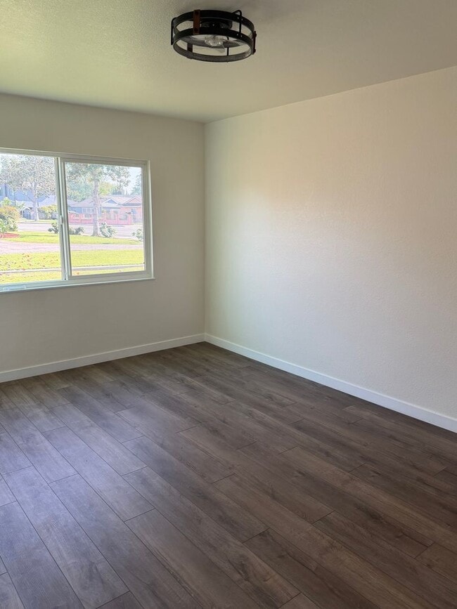 Building Photo - Fullerton Single Story Beauty