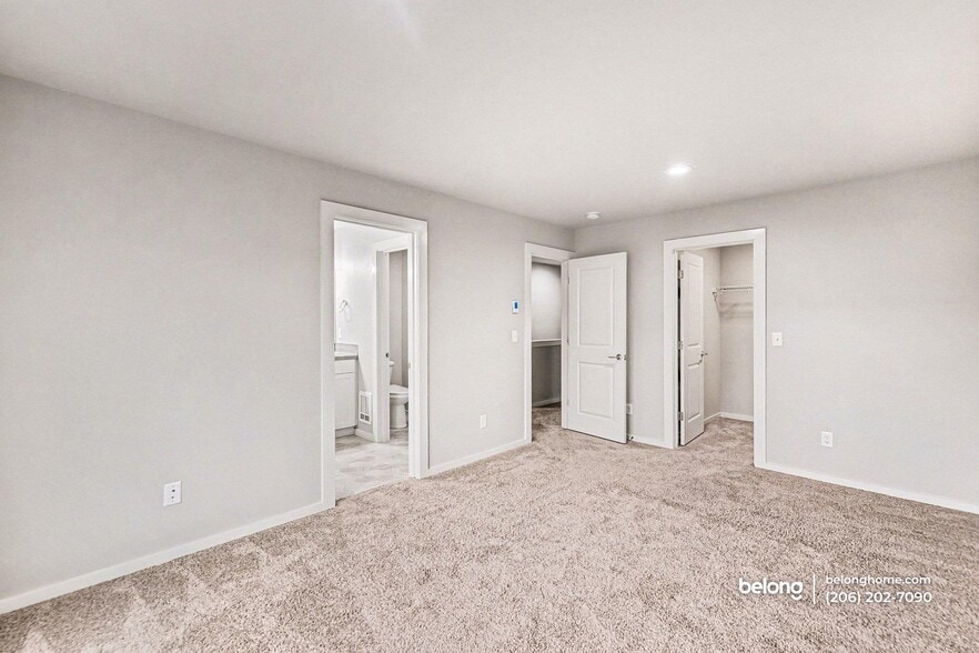 Building Photo - 1049 SW 99th Pl