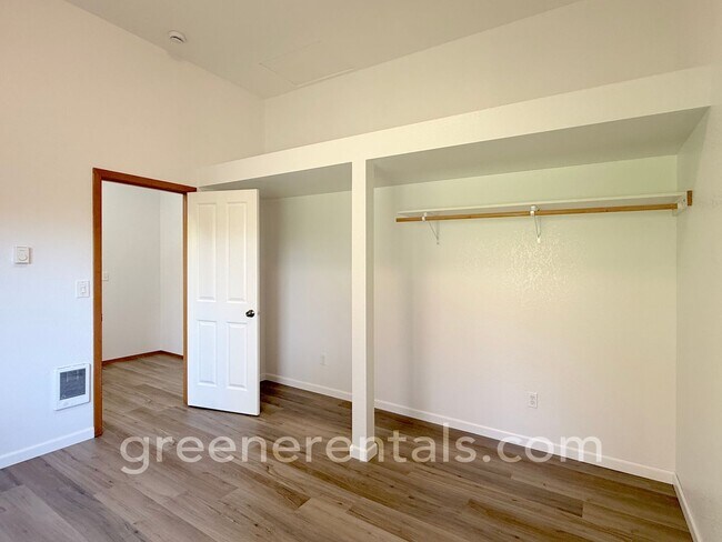 Building Photo - Spacious 2BR/2BA Rambler in Tumwater