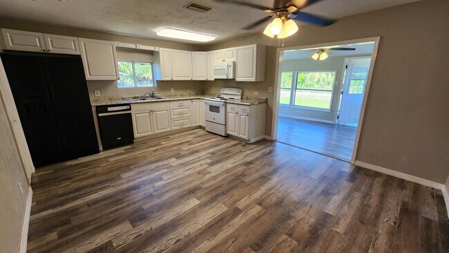 Building Photo - 453 Solona St