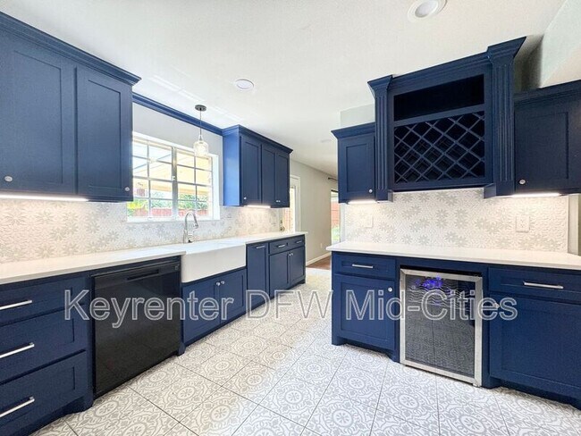 Building Photo - 2505 Crestview Cir