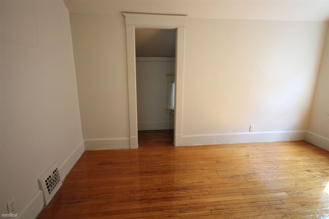 Building Photo - 3 br, 1.5 bath House - 729 W Vine St 6 mon...