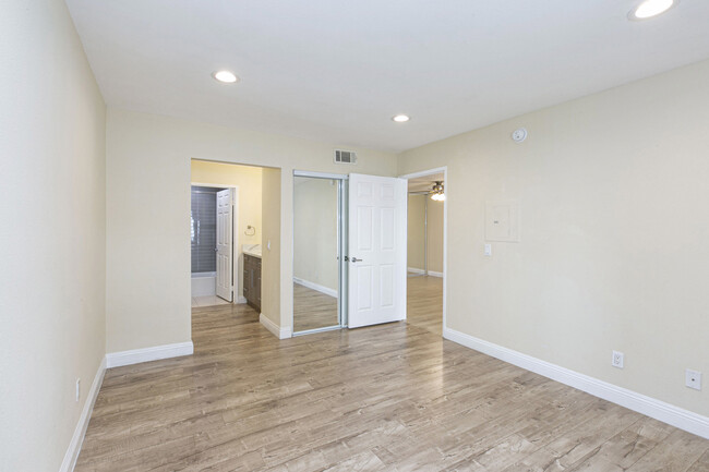 Bedroom - 5525 Canoga Ave