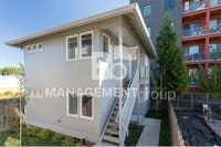 Building Photo - Light & Bright Newer Duplex Close-in NE Portland!