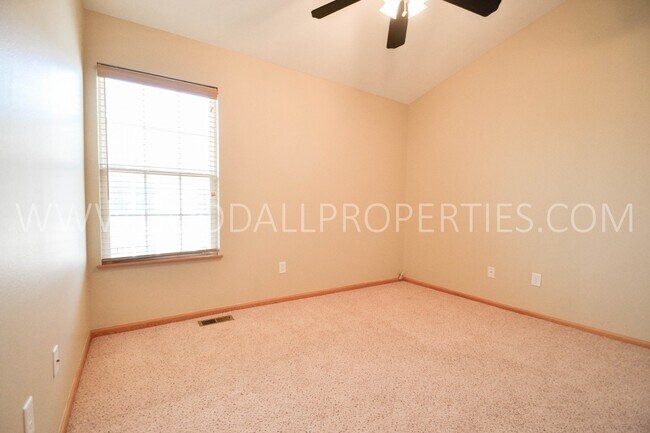 Building Photo - 15221 Alpine Dr