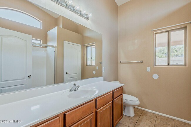 Building Photo - 1279 W Jersey Way