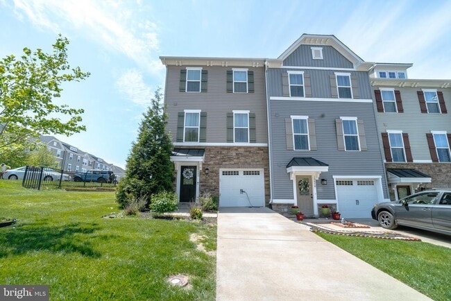 Building Photo - 10680 Hinton Wy