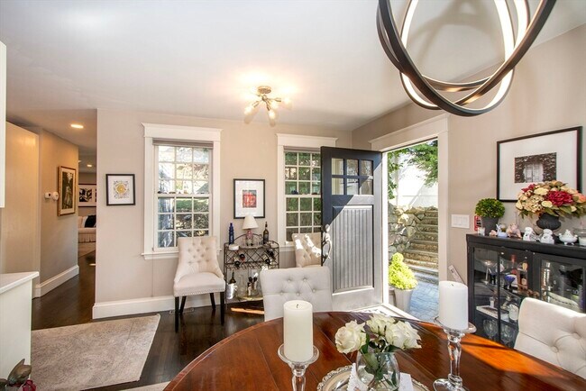 Building Photo - 108-110-110 Elm St