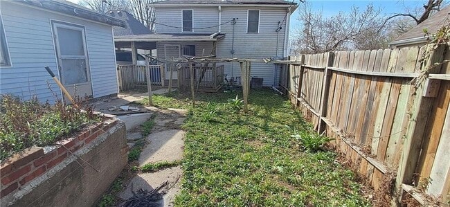 Building Photo - 1115 5th Ave