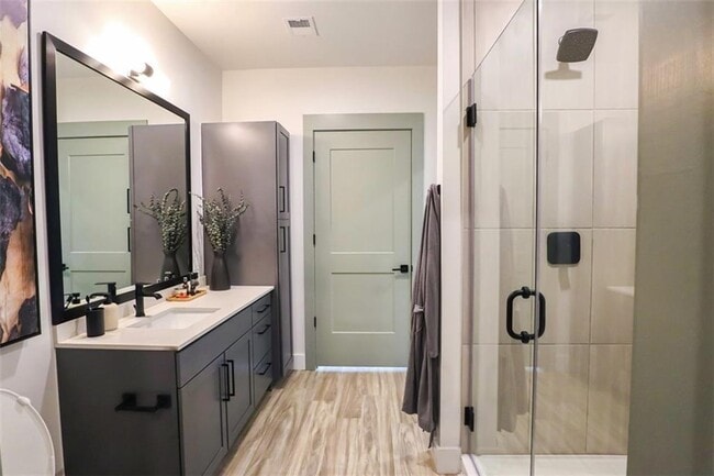 Building Photo - 1330 Fairmont Ave NW